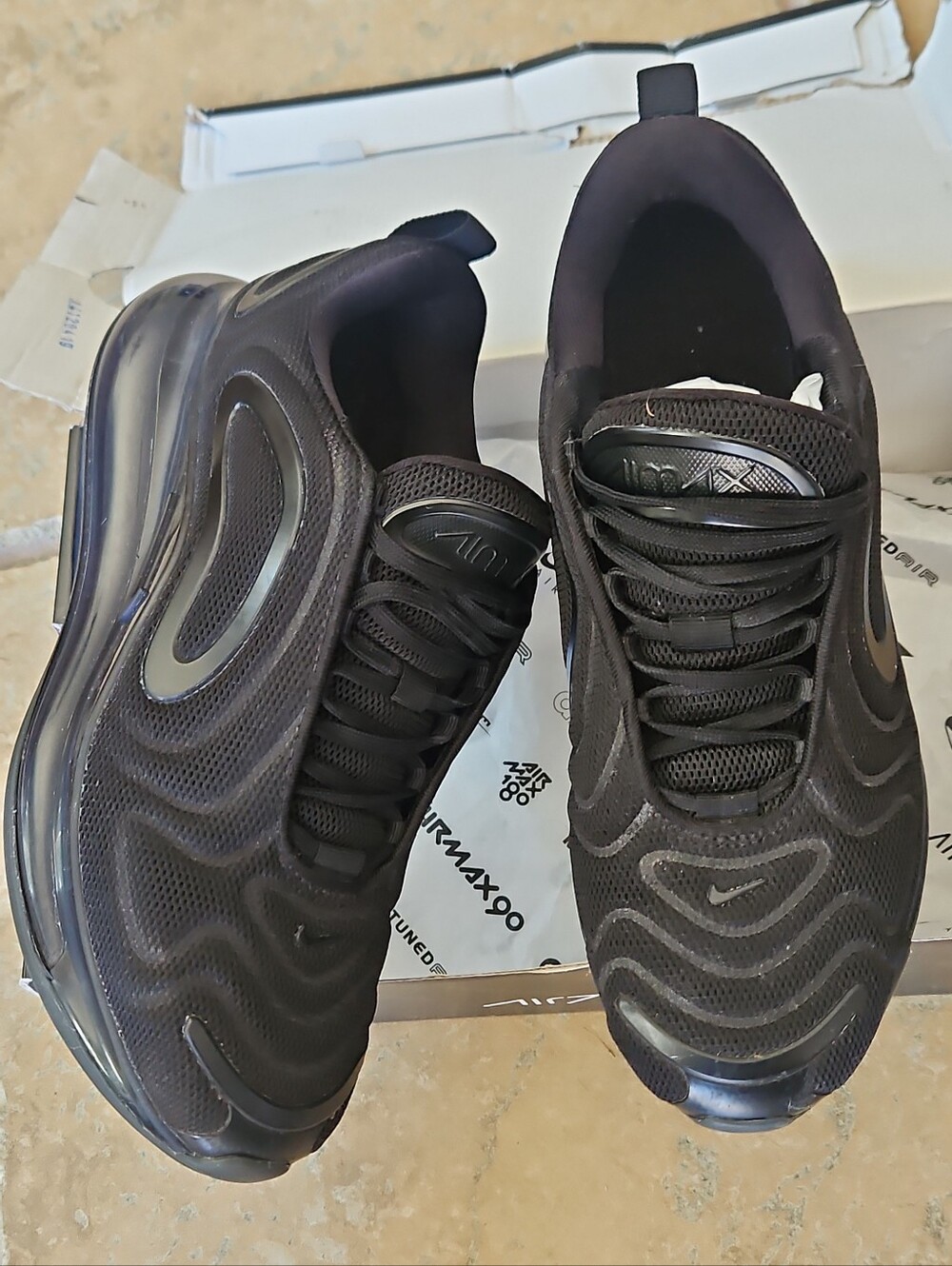 Nike Air Max 720 Triple Black Size 7Y Women's 8.5